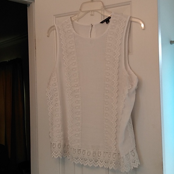 Lace Embellished Sleeveless White Top - Picture 3 of 12